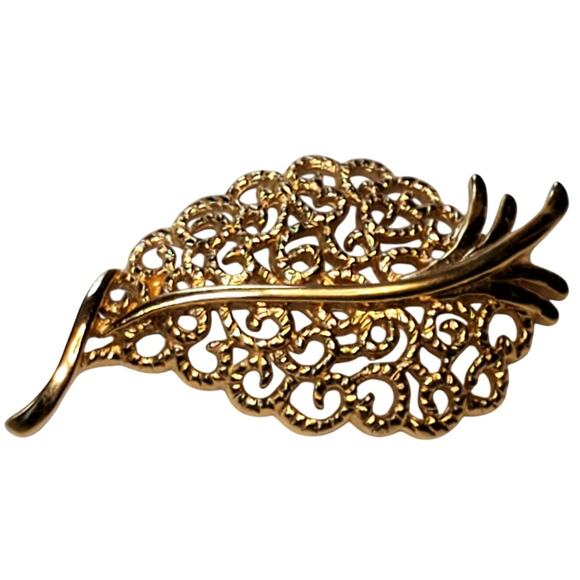 Monet Leaf Brooch Open Work Filigree Gold Tone Vtg Signed 2.25" - Picture 1 of 4
